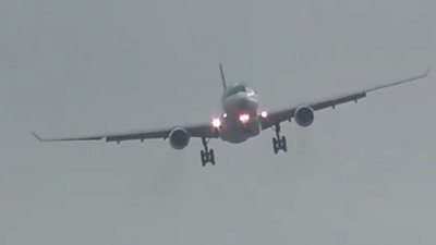 Airbus A330 attemps landing at Dublin Airport