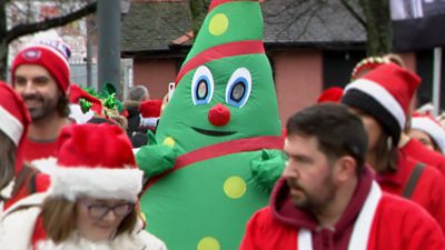 Festively-dressed runners take part in Glasgow's Santa Dash