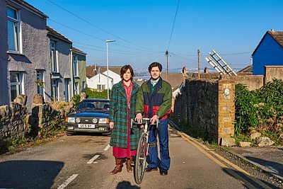 Ffion Jenkins (ALEXANDRA ROACH), Meurig Jenkins (IWAN RHEON) in Men Up (Credit: 鶹ҳ/Quay Street Productions/Tom Jackson)