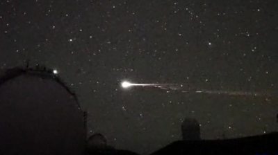 Object burns up as it re-enters Earths atmosphere