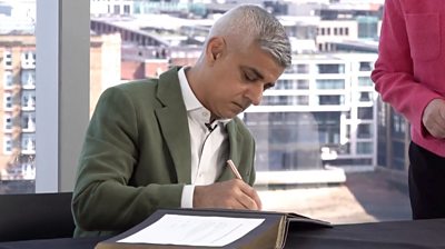 Sadiq Khan is sworn in as mayor of London