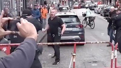 Man with axe facing police, Hamburg