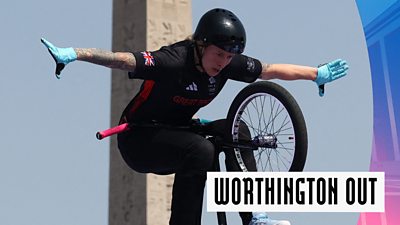 Watch as GB's Charlotte Worthington fails to qualify for the women's BMX final.