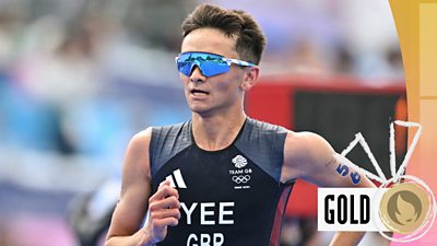 Watch as Alex Yee wins gold with a dramatic final sprint in the men's triathlon at the Paris 2024 Olympics