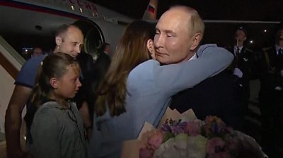 Former prisoner hugging President Putin