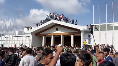 Bangladesh PM's palace stormed