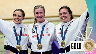 Emma Finucane, Sophie Capewell and Katy Marchant with a Great British flag