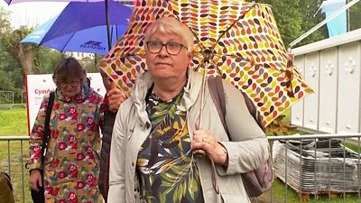 Yr Orsedd yn cyfeirio aelodaeth Huw Edwards at lys yr Eisteddfod