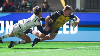 Bradley Roberts scores a try versus Ospreys