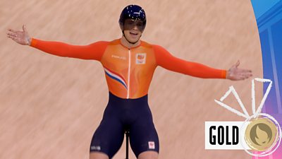 Watch as Team GB's Jack Carlin was involved in a crash eding his hopes of a medal in the men's keirin final.