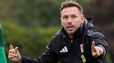 Craig Bellamy makes a point in Wales training