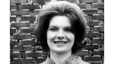 A black and white picture of Sandra Rivett smiling. 