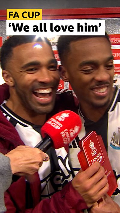 Callum Wilson hugging Joe Willock