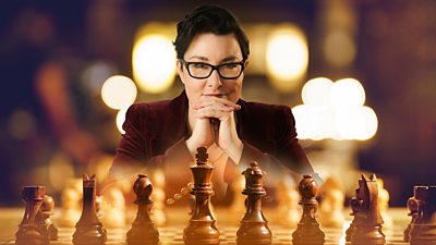 Sue Perkins with a chess set