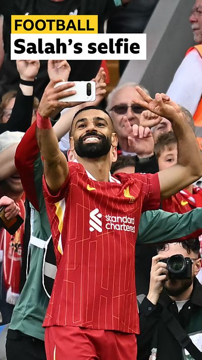 Mohamed Salah takes a selfie