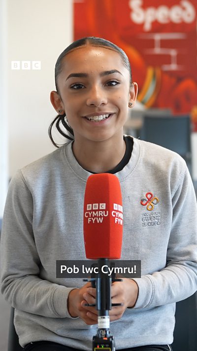 Dyma garfan Cymru ar gyfer pencampwriaeth Euro 2025! ⚽ 

Diolch i Ysgol Gyfun Gwent Is Coed yng Nghasnewydd am eu help gyda’r fideo.