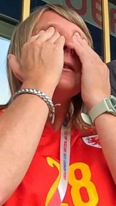 Kath Morgan dan deimlad cyn gêm gyntaf Cymru yn yr Ewros