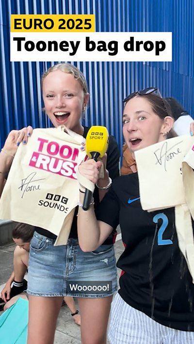 England fans with Tooney and russo bags