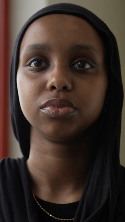 Mae Zaynab Ahmed - "Dwi'n dweud wrth bobl bo fi'n rhywun Cymraeg o Somaliland'.