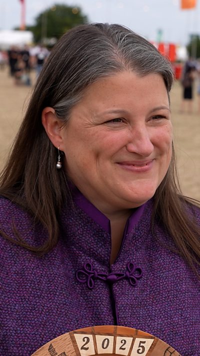 Lucy Cowley yn ennill cystadleuaeth Dysgwr y Flwyddyn