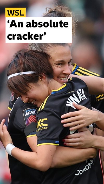 Hinata Miyazawa hugging Julia Zigotti