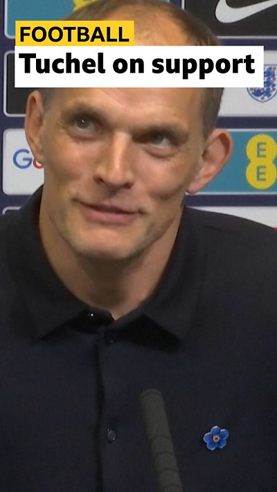 Thomas Tuchel looking up