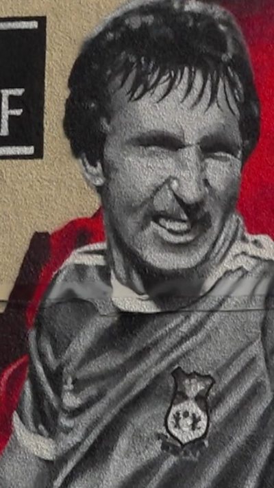 Murlun enfawr i gofio cyn-chwaraewr Wrecsam Joey Jones