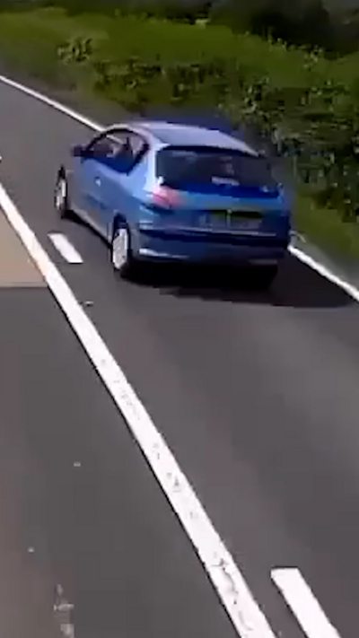 Arolwg cyflymder i bentref ar yr A470 ar ôl cyfres o ddamweiniau