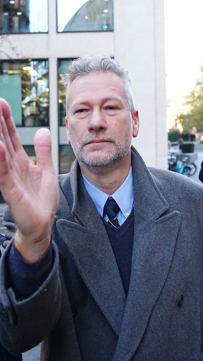 Carcharu Nathan Gill am 10 mlynedd am lwgrwobrwyo