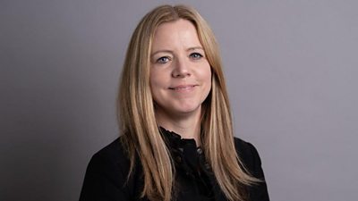 Headshot of Rhona Burns. 