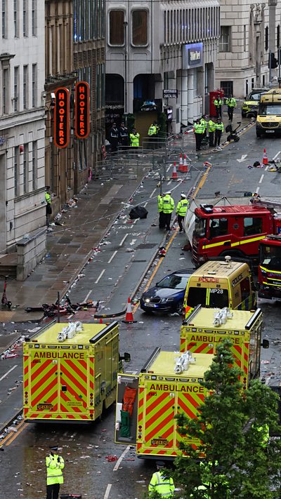 Dyn o Wynedd 'eiliadau' o gael ei daro yn ystod gorymdaith CPD Lerpwl