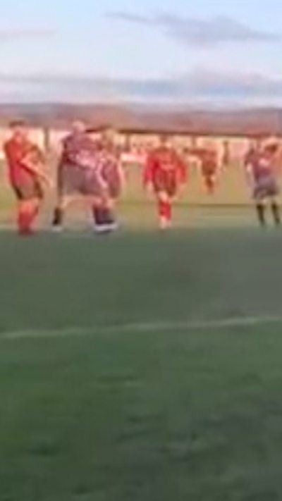 Arestio dyn, 35, wedi digwyddiad mewn gêm bêl-droed ym Mhorthmadog