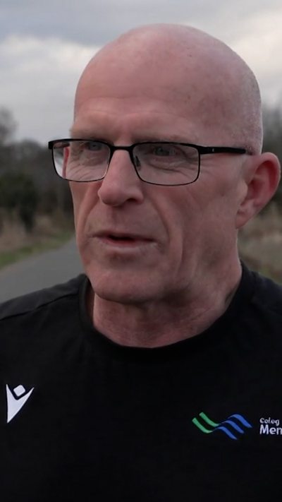 Marc Lloyd Williams sy'n cofio'n ôl ar ei brofiad ef o gael strôc 10 mlynedd yn ôl.