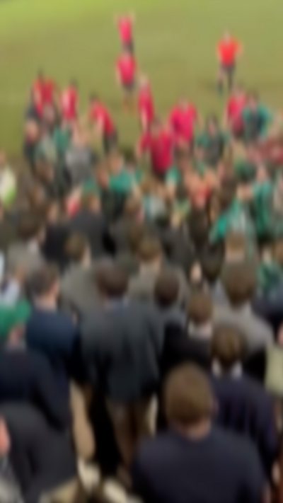 Atal gêm rygbi rhwng prifysgolion Caerdydd ac Abertawe ar ôl ymladd