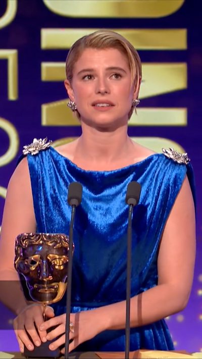 Jessie Buckley gives an acceptance speech at the Baftas