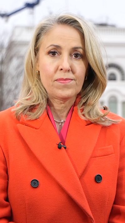 Sarah Smith outside the White House.