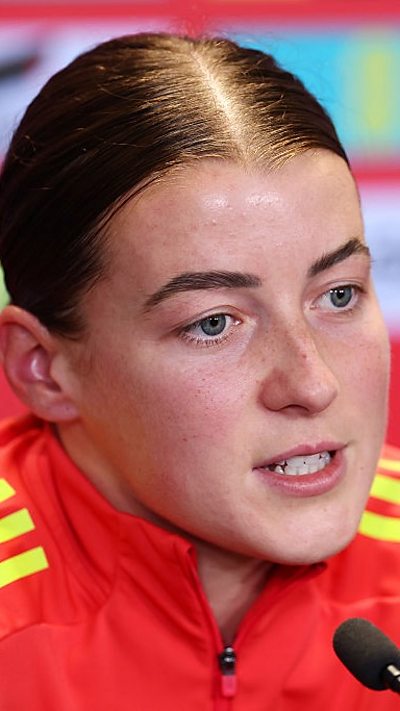 'Ni'n disgwyl gêm galed' yn erbyn Montenegro - Angharad James