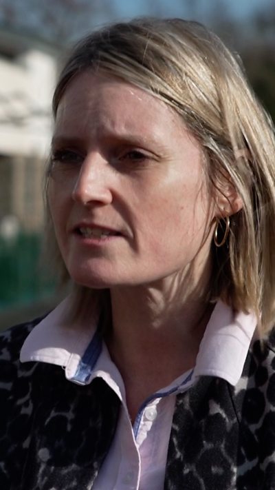 'Pryder difrifol' am gynlluniau i addasu dalgylchoedd a chludiant ysgol yn Sir Gâr