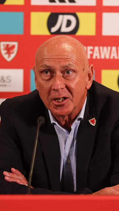 Ian Gwyn Hughes: 'Mae o 'di cyfrannu cymaint ac mae o'n bwysig fod bobl yn cofio hynny'