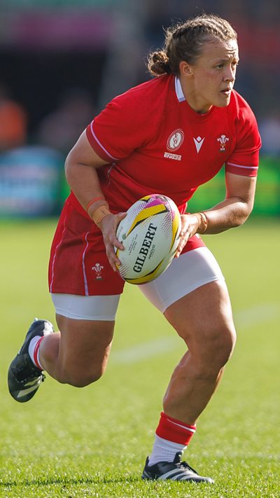 Lleucu George yn edrych ymlaen at chwarae yn Stadiwm Principality yn erbyn Yr Alban