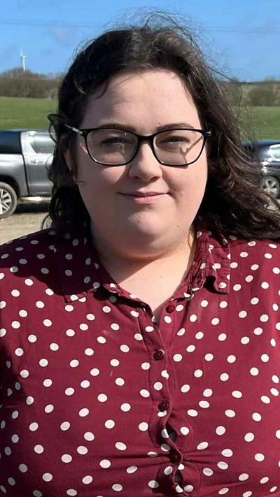 Beth mae trigolion etholaeth Bangor Conwy Môn yn poeni am?