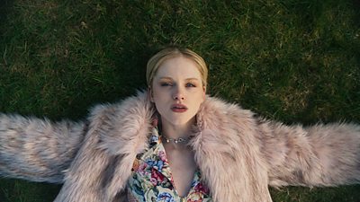 Picture Shows: Shannon (EMMA LAIRD) in Mint (Photo Credit: House/Fearless Minds/BBC)