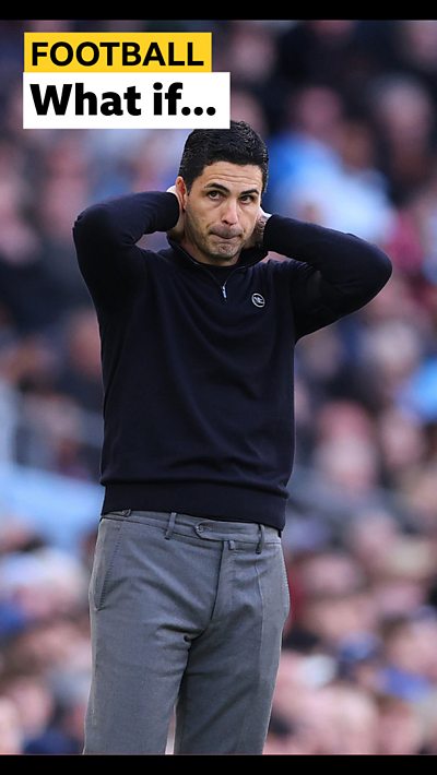 Mikel Arteta with his hands on his head