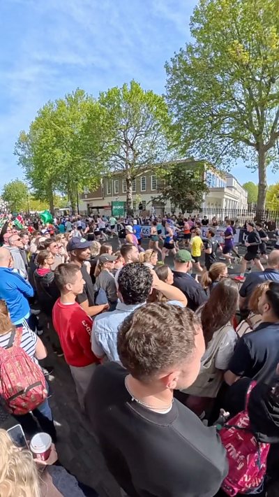 Spectators pack into Cutty Sark to watch runners