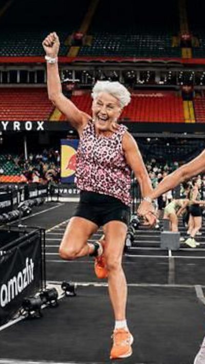 Bydd Ann Evans yn un o'r miloedd yn cystadlu yn nhwrnament Hyrox Caerdydd