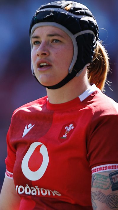 Capten Cymru Bethan Lewis yn siarad cyn wynebu Iwerddon