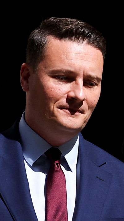 Streeting looks down