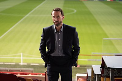 Gareth Southgate (JOSEPH FIENNES) in Dear England (Credit: BBC/Left Bank/Justin Downing)