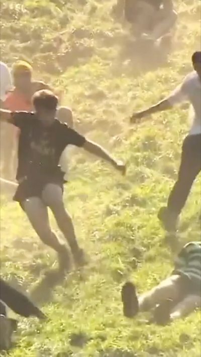 Final cheese rolling race won by Florida man