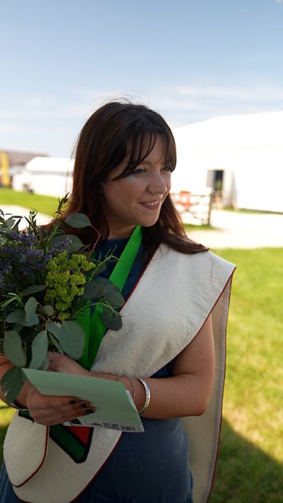 Glain Llwyd yn ennill Medal Ddrama Eisteddfod yr Urdd